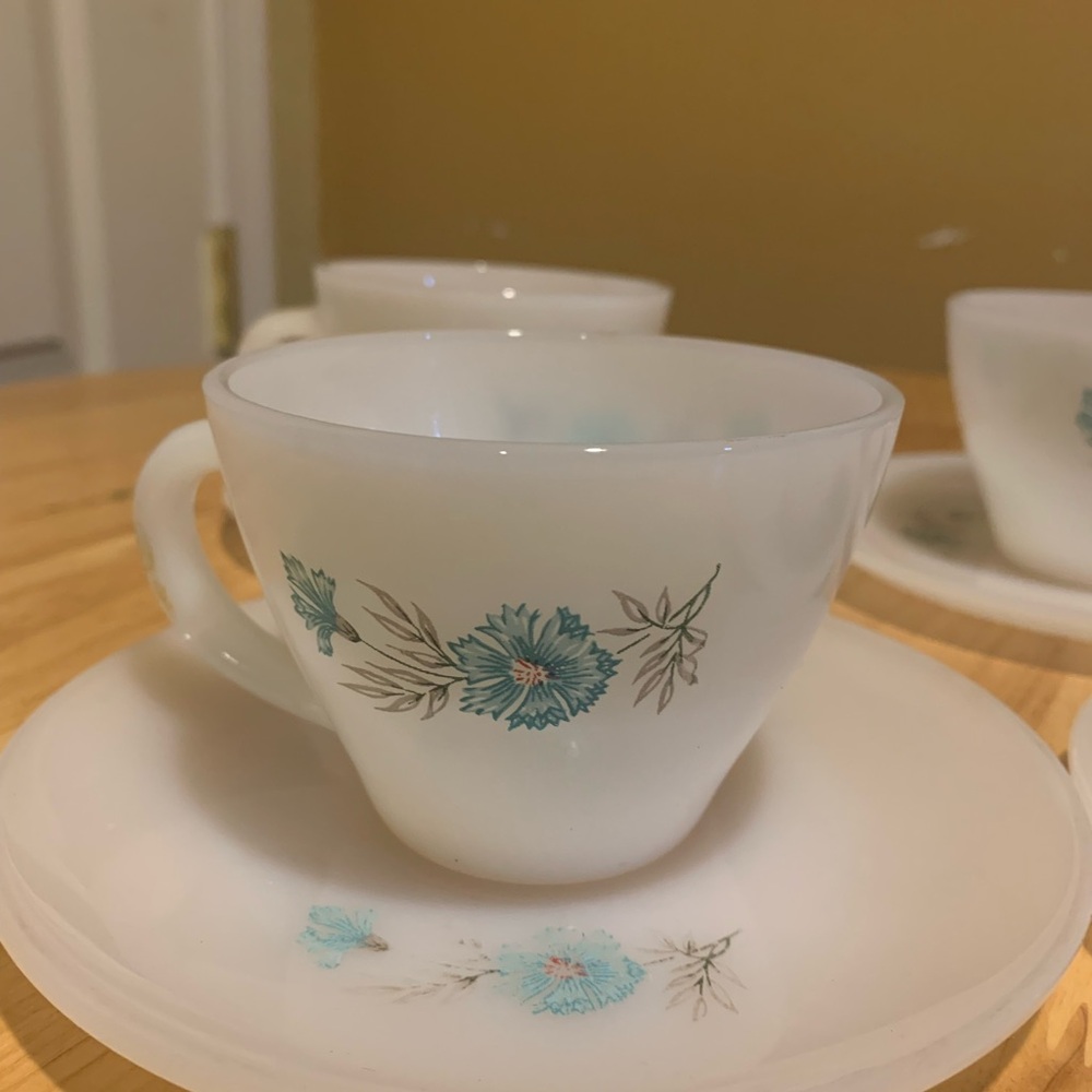 4 Vintage Fire King Bonnie Blue Carnation Cups And Saucers - Picture 3 of 5